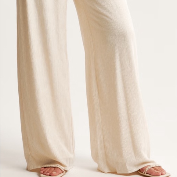 Abercrombie & Fitch Cream Wide Leg Pants High-Rise (PRICEDROP) - Picture 4 of 8